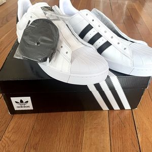 Men’s Adidas Sneakers. Size 9.